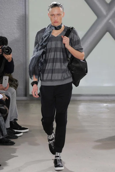 Look 16